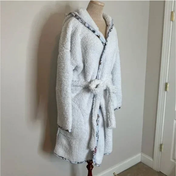 Vera Bradley White Soft Fleece Holiday Robe with Hood Size 2XL/3XL
